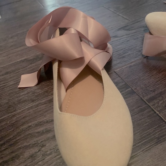 Ballet flats with beautiful lace up ribbon - Picture 2 of 2